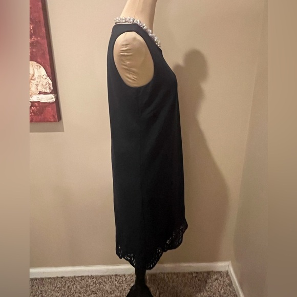 Ann Taylor Navy Laser Cut Scalloped Hem Shift Dress, size 2 - Picture 5 of 8